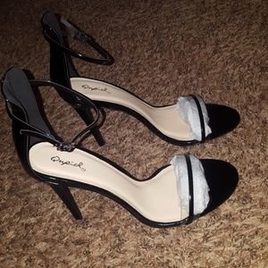 Black clear open toe strap heal